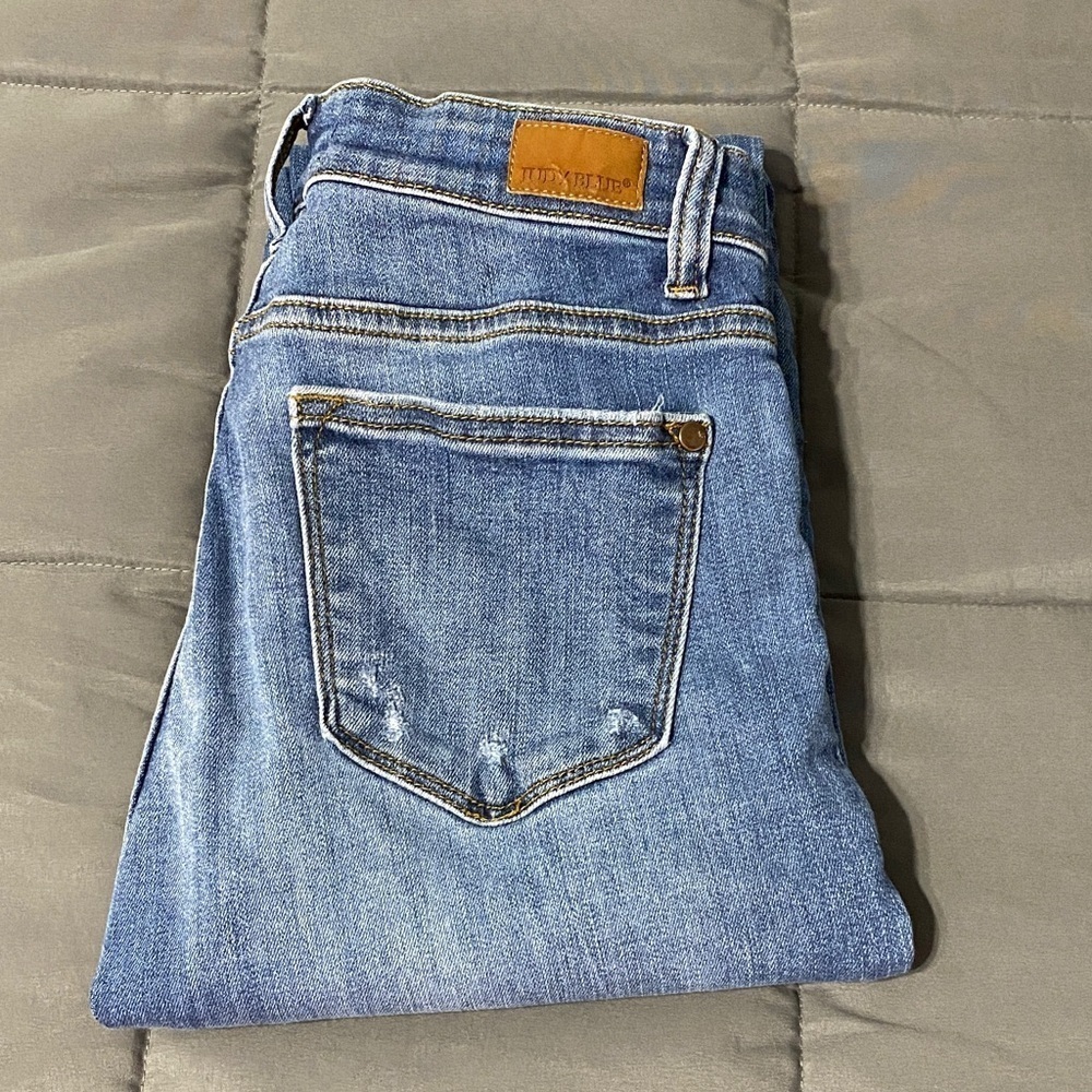 Judy Blue relaxed fit jeans. 7/28